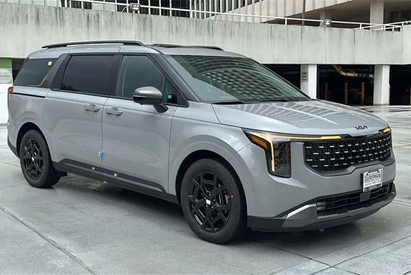 2026 Kia Carnival SX photo 1