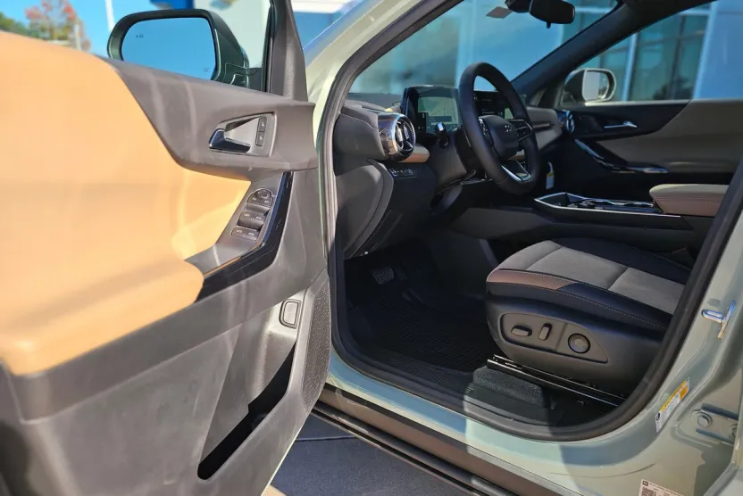 2026 Chevrolet Equinox ACTIV photo 1
