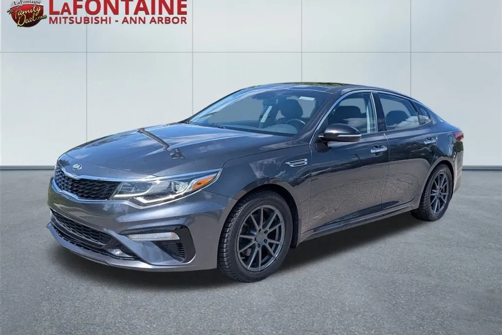 2020 Kia Optima SE photo 1