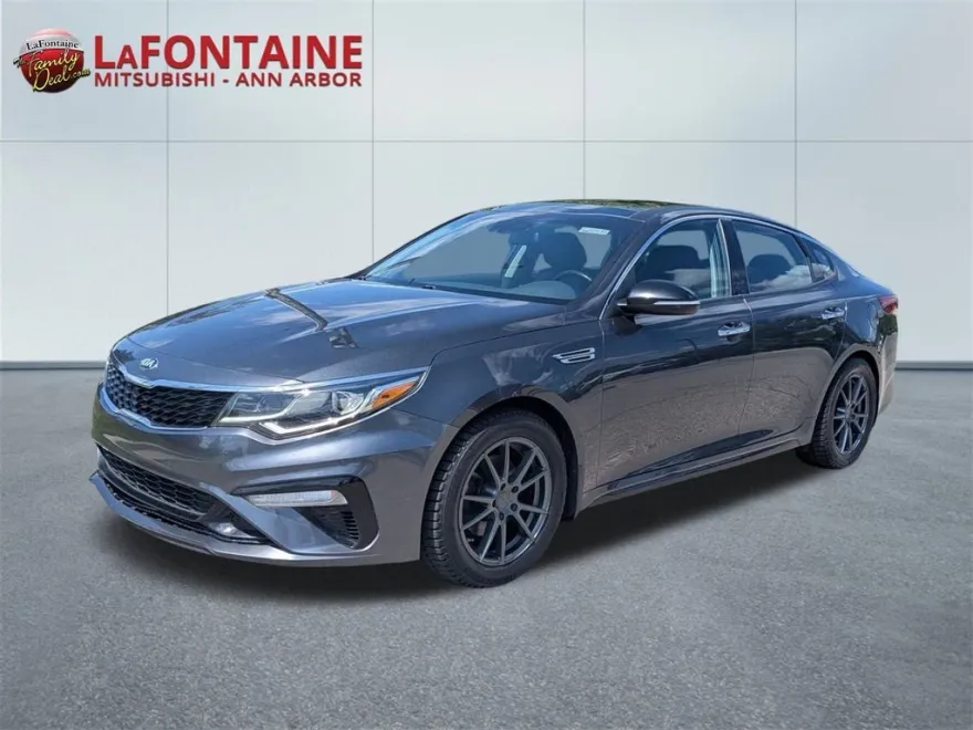 2020 Kia Optima SE photo 1