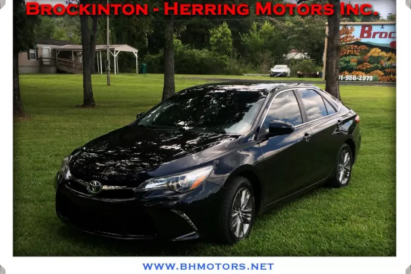 2017 Toyota Camry SE photo 1