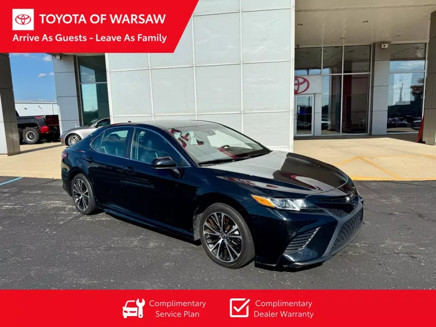 2020 Toyota Camry SE photo 1