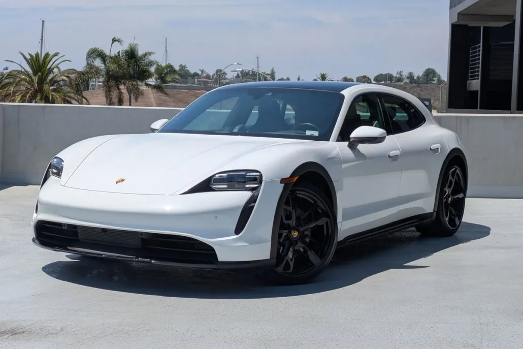 2024 Porsche Taycan Cross Turismo 4 photo 1
