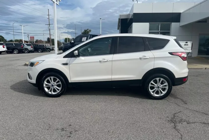 2017 Ford Escape SE photo 1