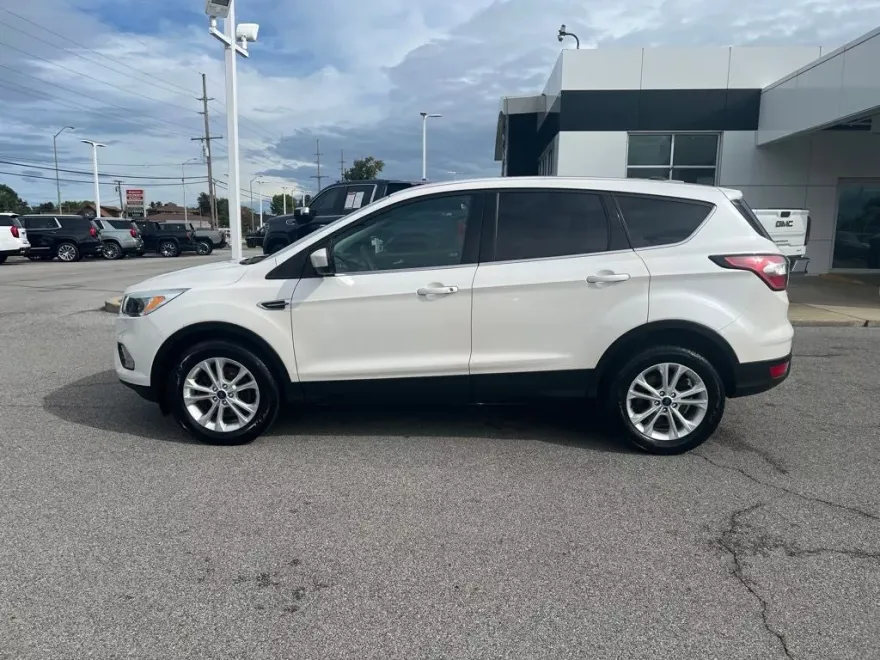 2017 Ford Escape SE photo 1