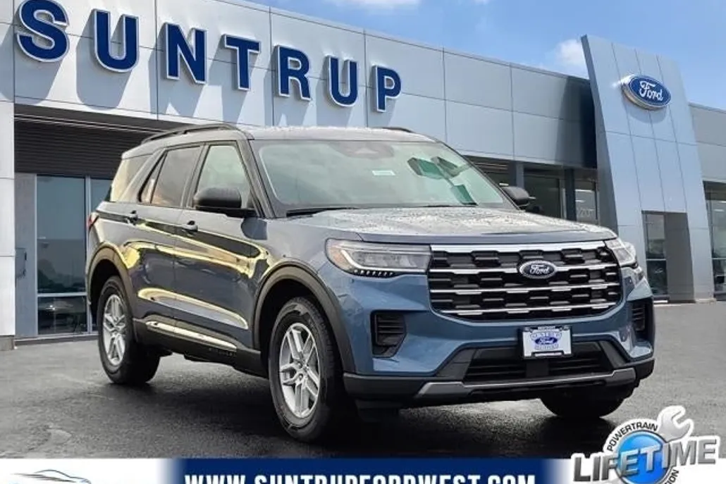2025 Ford Explorer photo 1