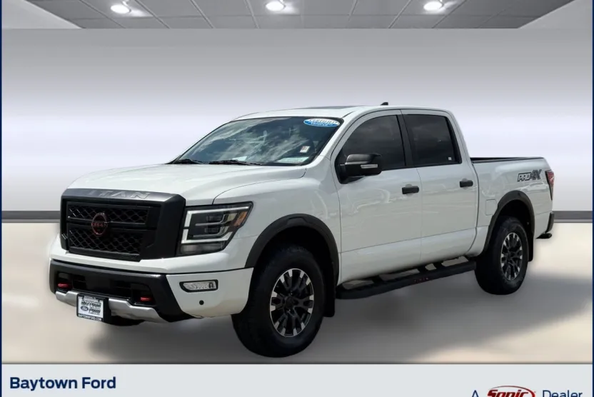 2024 Nissan Titan PRO-4X photo 1