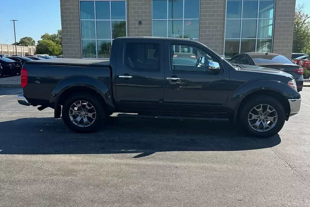 2014 Nissan Frontier SL photo 1