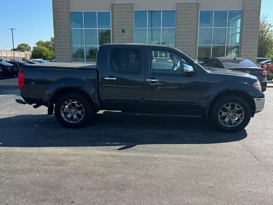 2014 Nissan Frontier SL photo 1