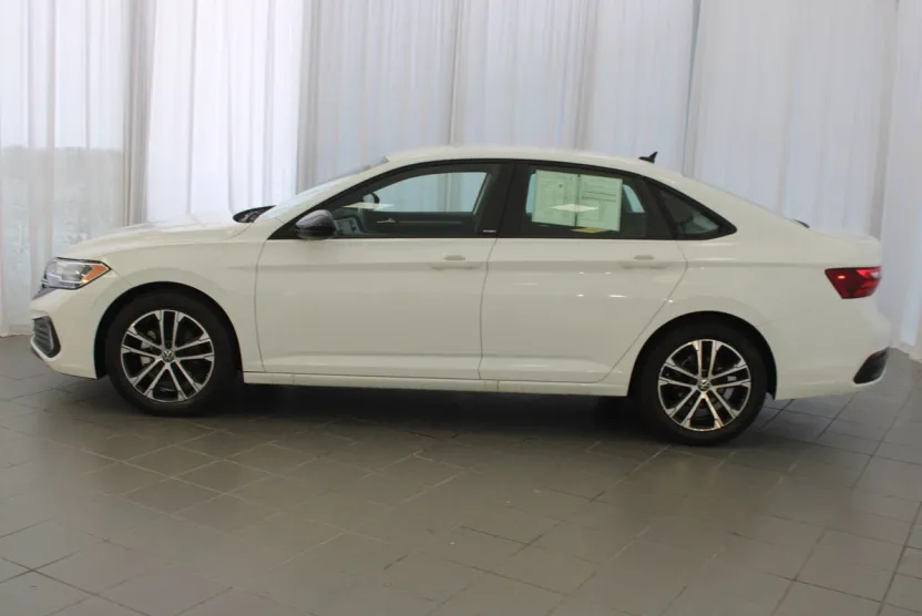 2024 Volkswagen Jetta Sport photo 1