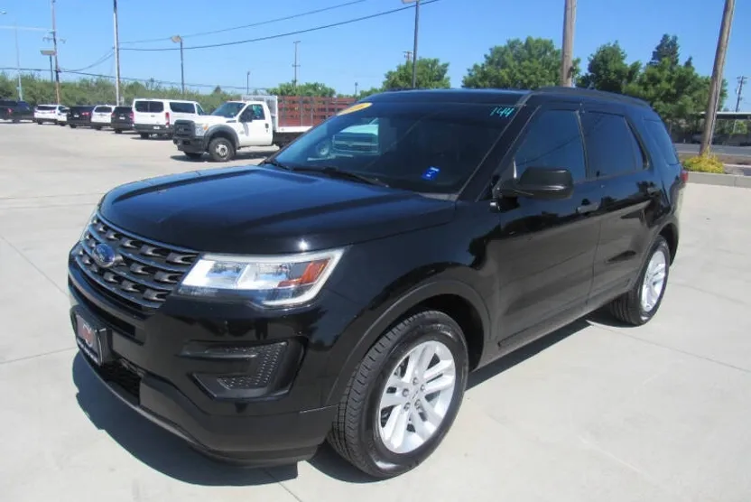 2016 Ford Explorer Base photo 1