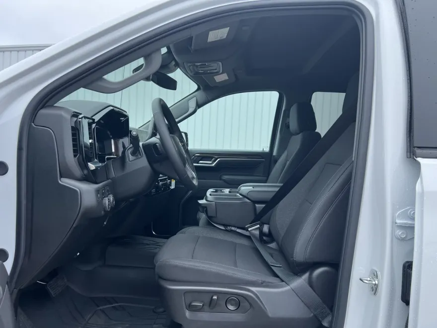 2025 Chevrolet Silverado 1500 LT photo 1