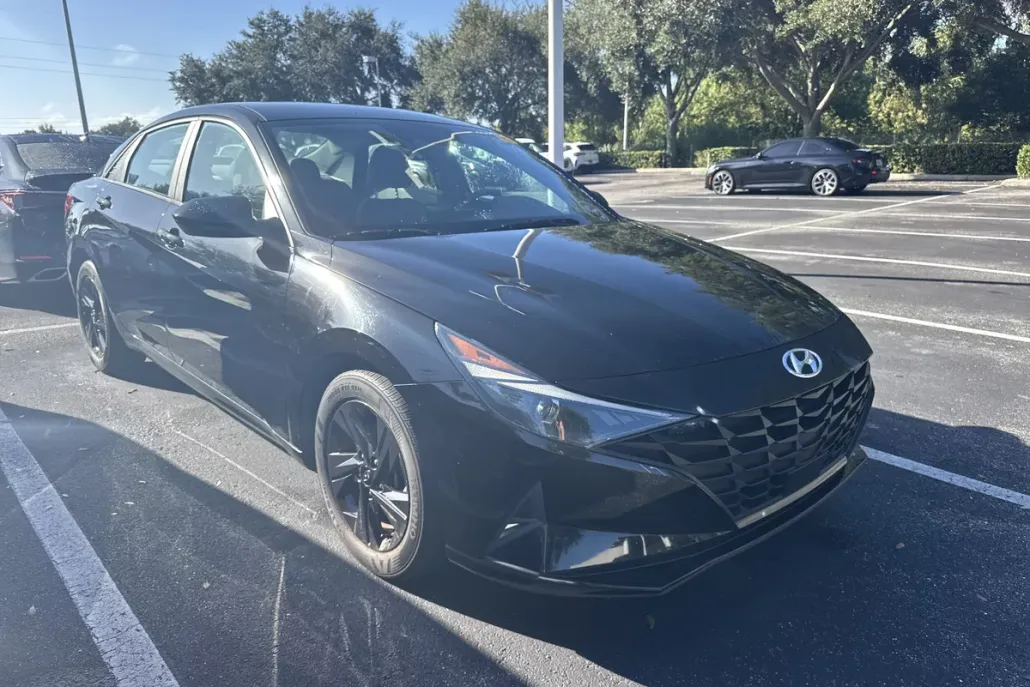 2021 Hyundai Elantra SEL Convenience photo 1