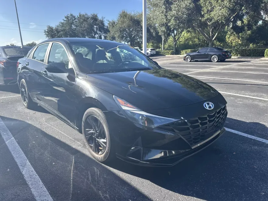 2021 Hyundai Elantra SEL Convenience photo 1