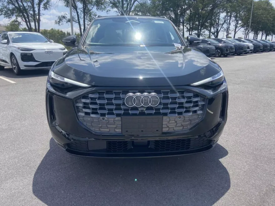 2025 Audi Q5 2.0T Premium Plus photo 1