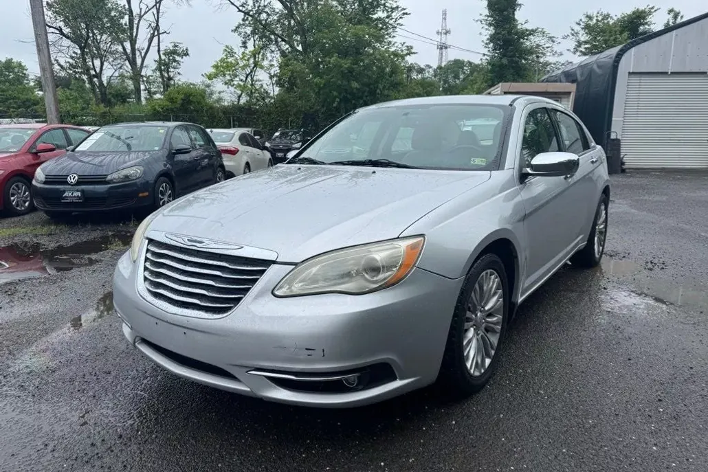2011 Chrysler 200 Limited photo 1