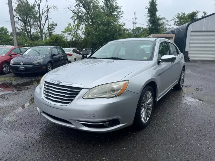 2011 Chrysler 200 Limited photo 1