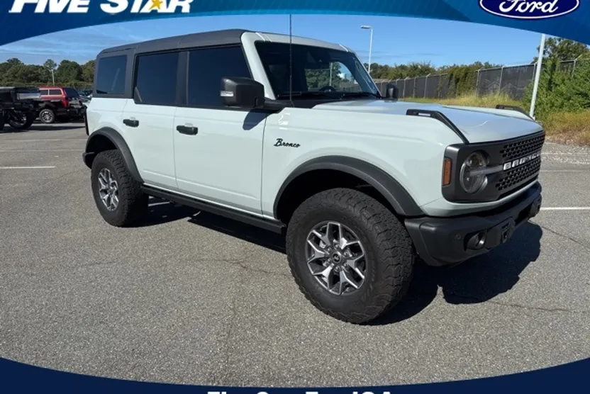 2023 Ford Bronco Badlands photo 1