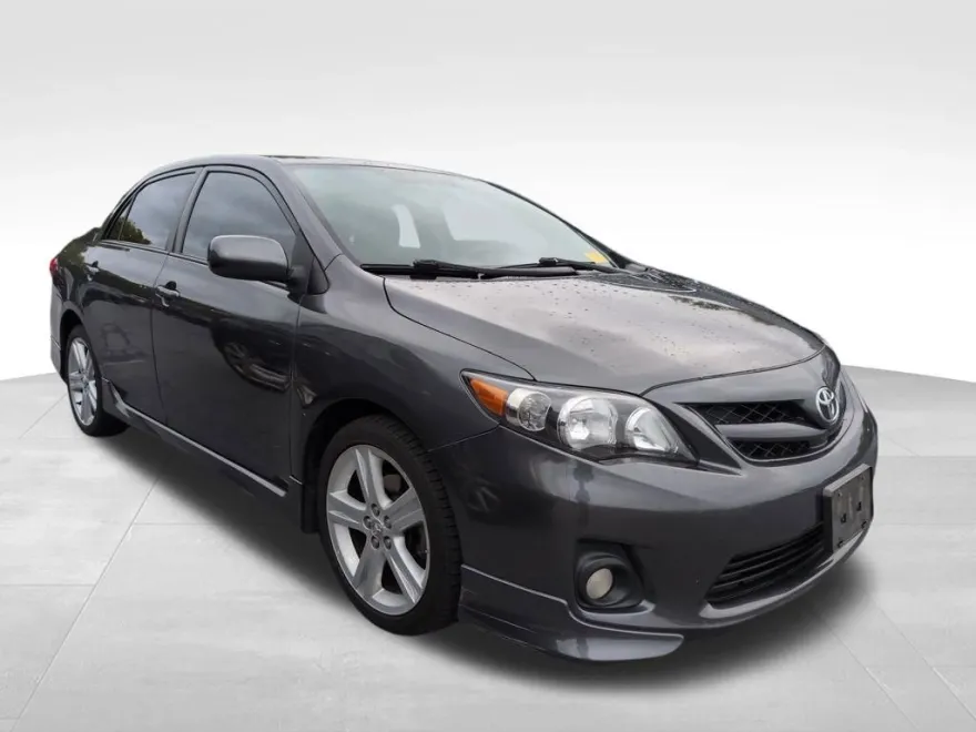 2013 Toyota Corolla S photo 1