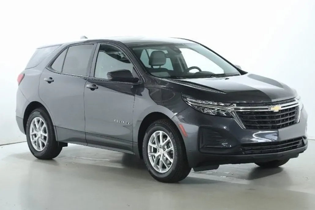 2022 Chevrolet Equinox LS photo 1