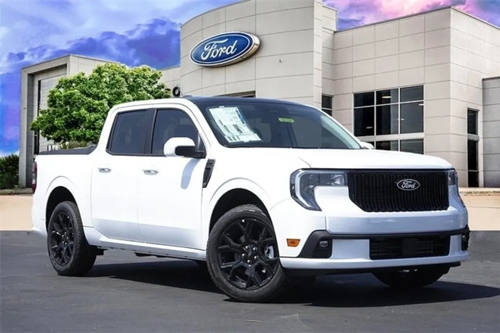 2025 Ford Maverick photo 1