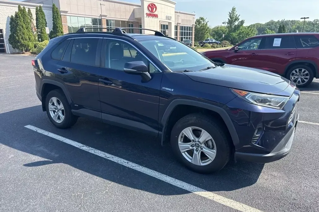 2020 Toyota RAV4 Hybrid XLE photo 1