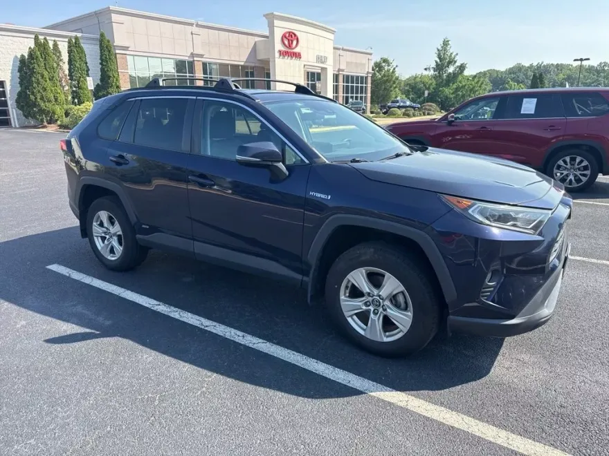 2020 Toyota RAV4 Hybrid XLE photo 1