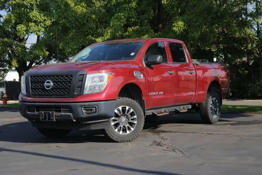 2017 Nissan Titan S photo 1
