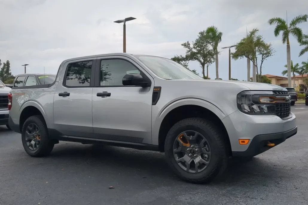 2024 Ford Maverick XLT photo 1