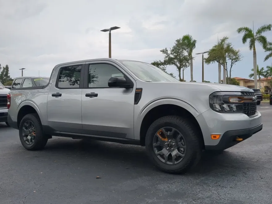 2024 Ford Maverick XLT photo 1