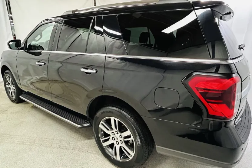 2023 Ford Expedition Limited photo 1