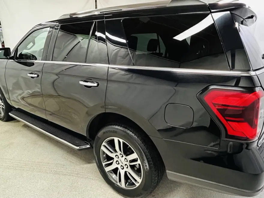 2023 Ford Expedition Limited photo 1