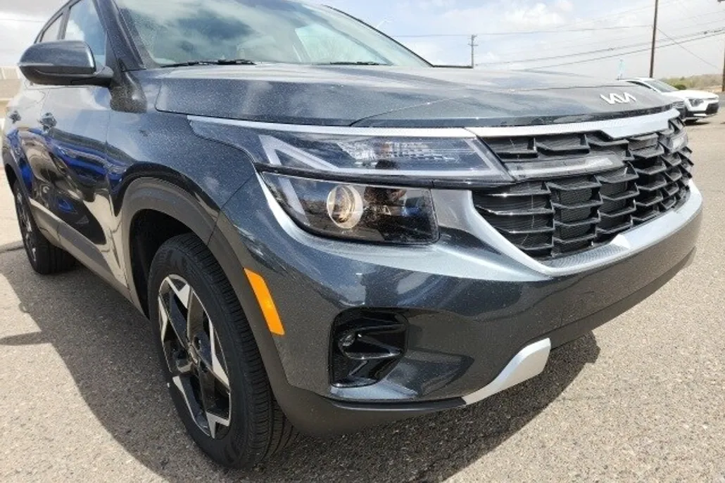 2024 Kia Seltos EX photo 1