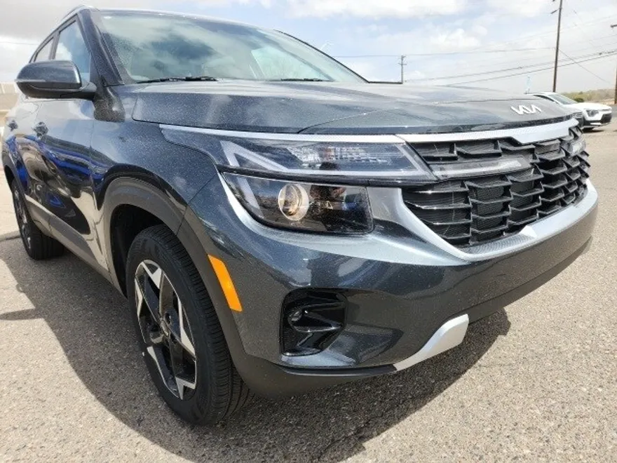 2024 Kia Seltos EX photo 1