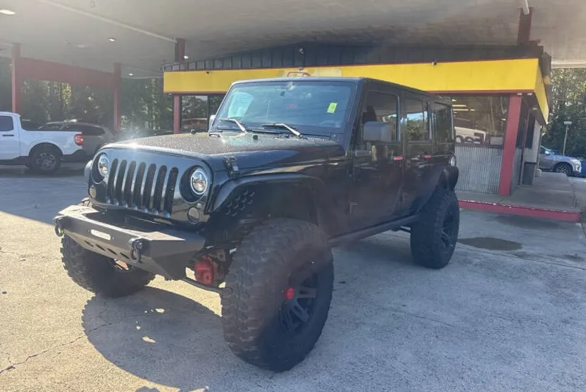 2013 Jeep Wrangler Unlimited Sahara photo 1