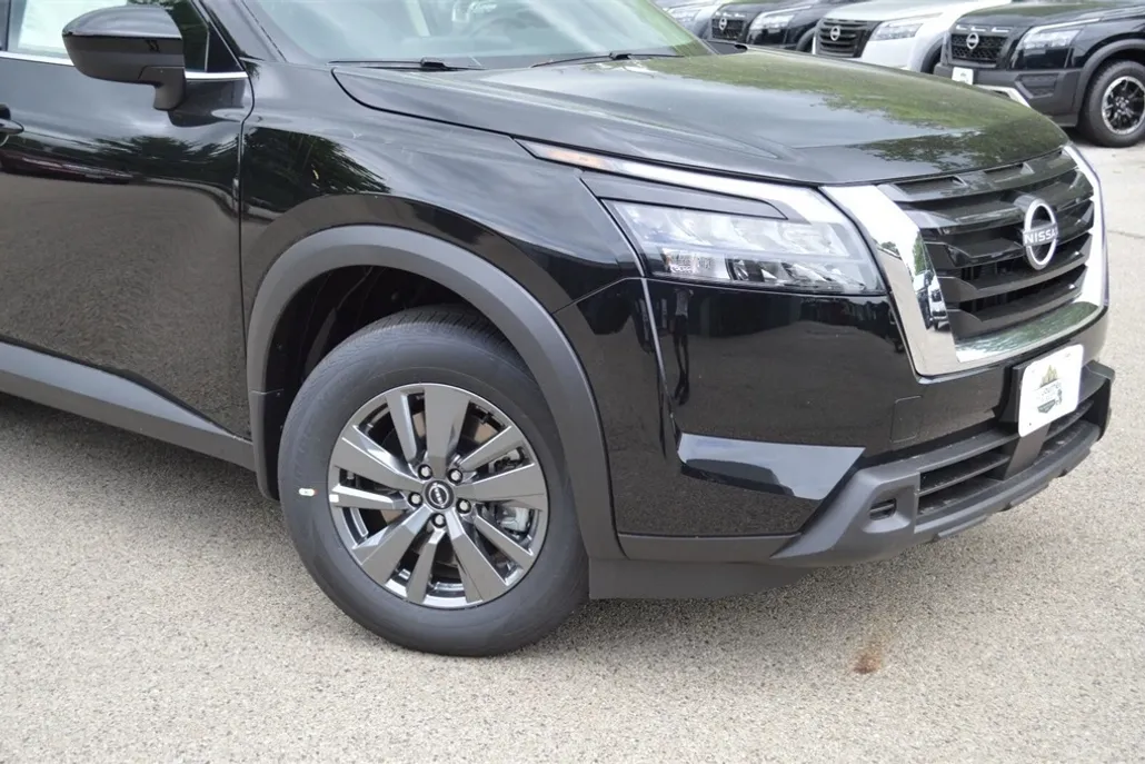 2025 Nissan Pathfinder S photo 1