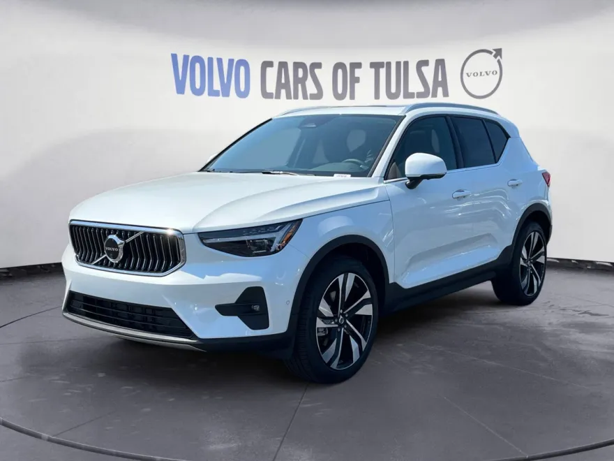 2025 Volvo XC40 Plus photo 1