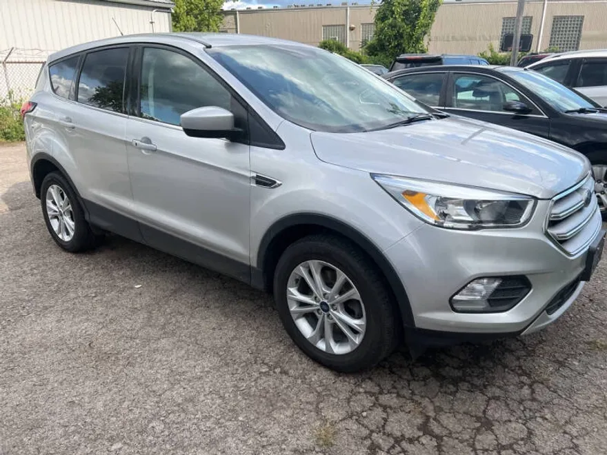 2019 Ford Escape SE photo 1