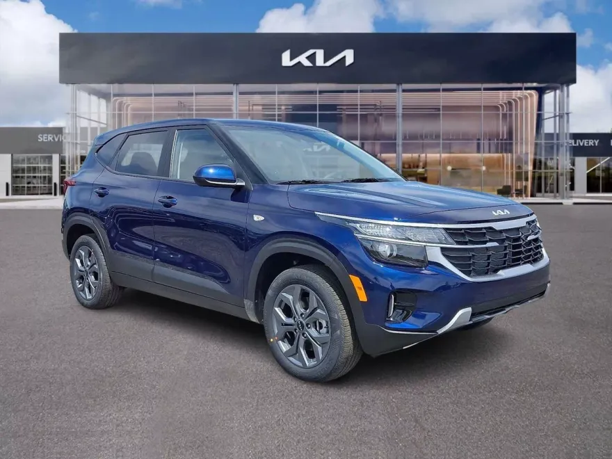 2025 Kia Seltos LX photo 1