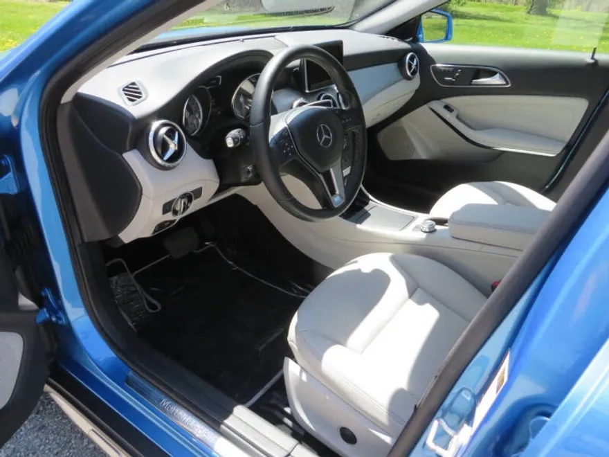 2015 Mercedes Benz GLA 250 4MATIC photo 1