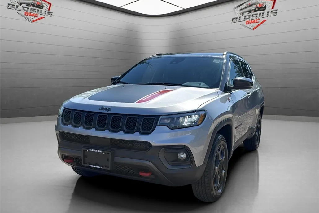 2023 Jeep Compass Trailhawk photo 1