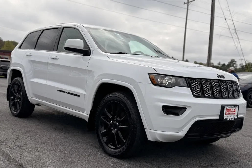 2018 Jeep Grand Cherokee Altitude photo 1