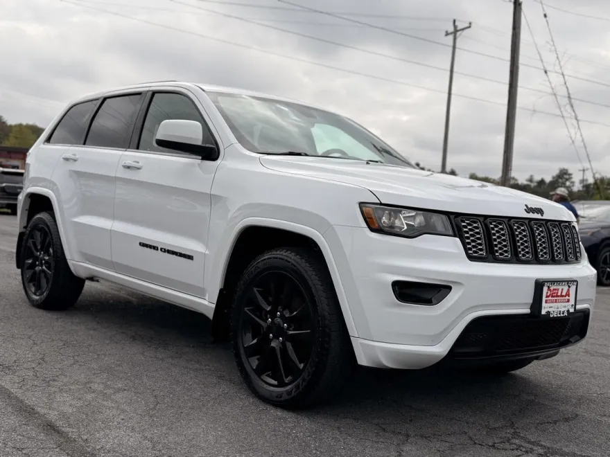 2018 Jeep Grand Cherokee Altitude photo 1