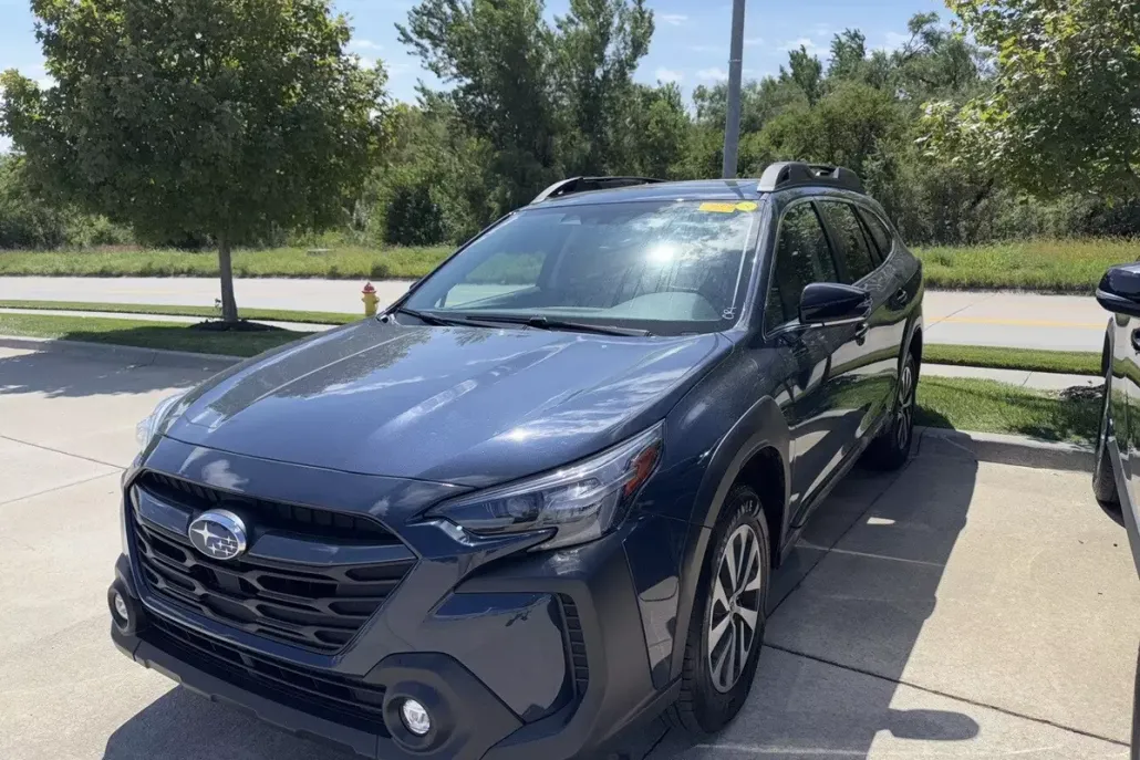 2023 Subaru Outback Premium photo 1