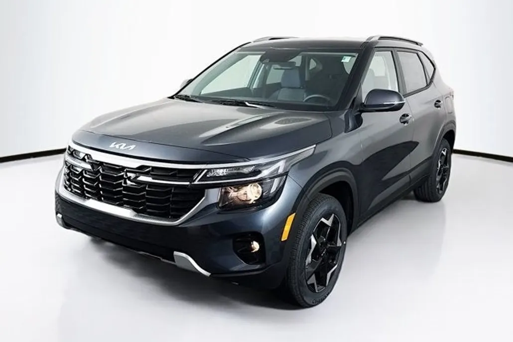 2025 Kia Seltos S photo 1