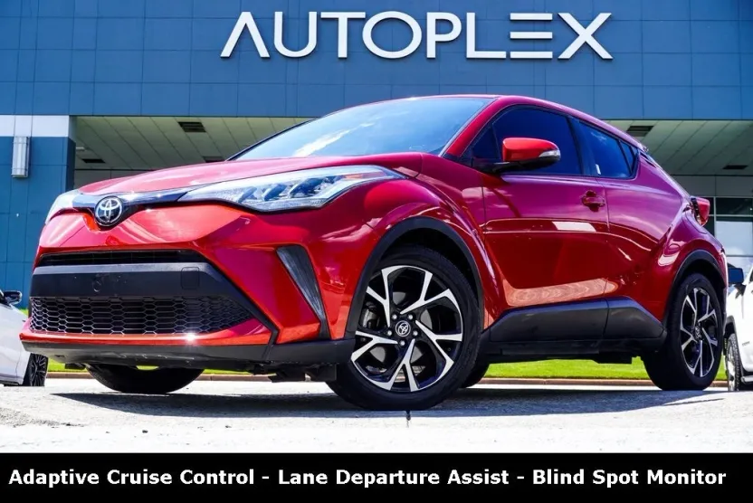 2021 Toyota C-HR XLE photo 1