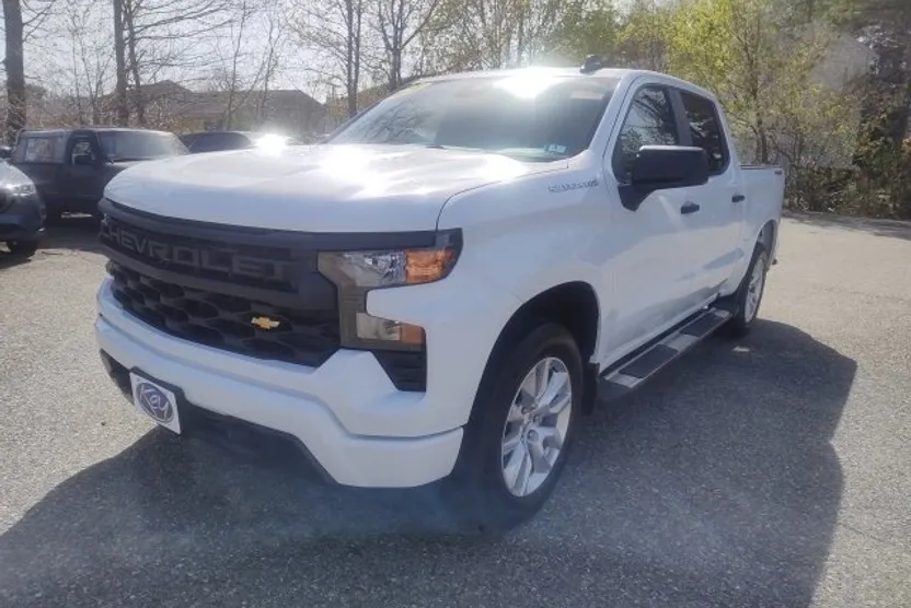 2024 Chevrolet Silverado 1500 Custom photo 1