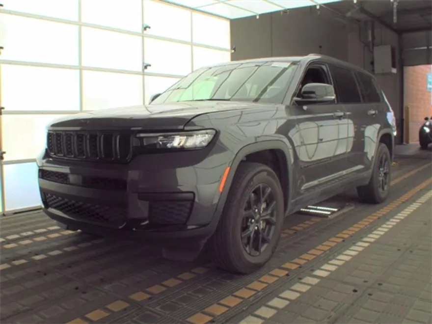 2024 Jeep Grand Cherokee Altitude photo 1
