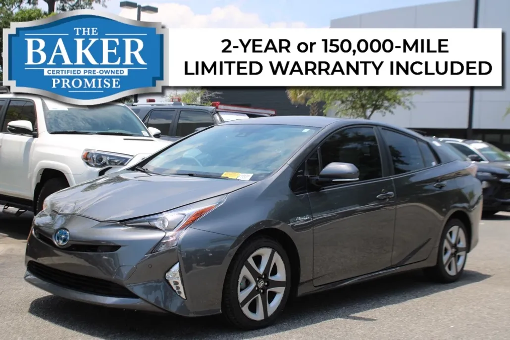 2017 Toyota Prius Four photo 1