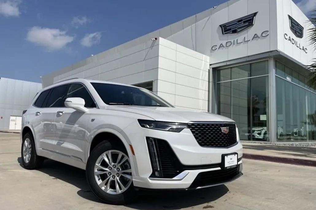 2025 Cadillac XT6 Luxury photo 1